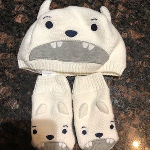 VGUC 12-24 Months Hat and Mittens Set